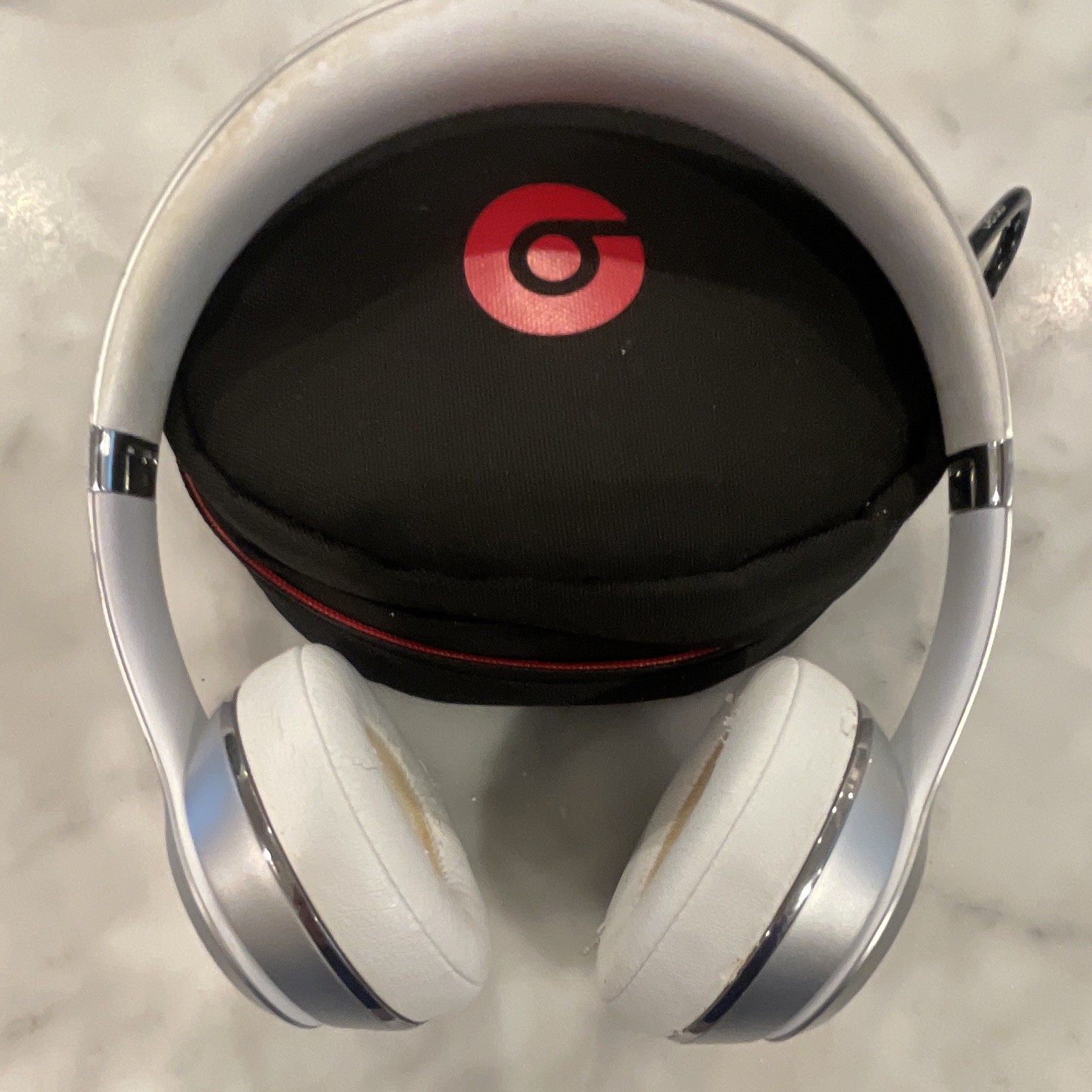 Beats by Dr. Dre Wireless solo 3 w/ Case White/Silver no cord