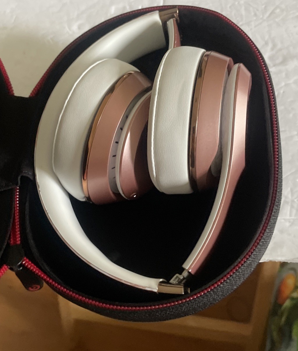 Beats by Dr. Dre Beats Solo3 Wireless On-Ear Headphones – Rose Gold