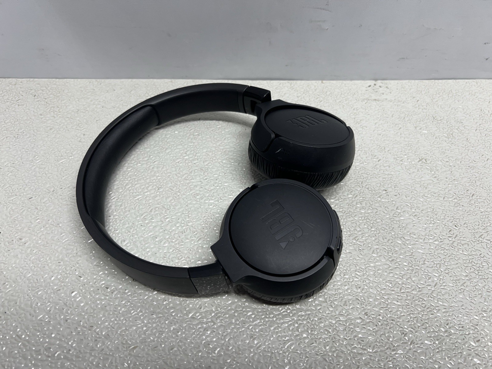 JBL – Tune 670NC Adaptive Noise Cancelling Wireless On-Ear Headphone – Black –