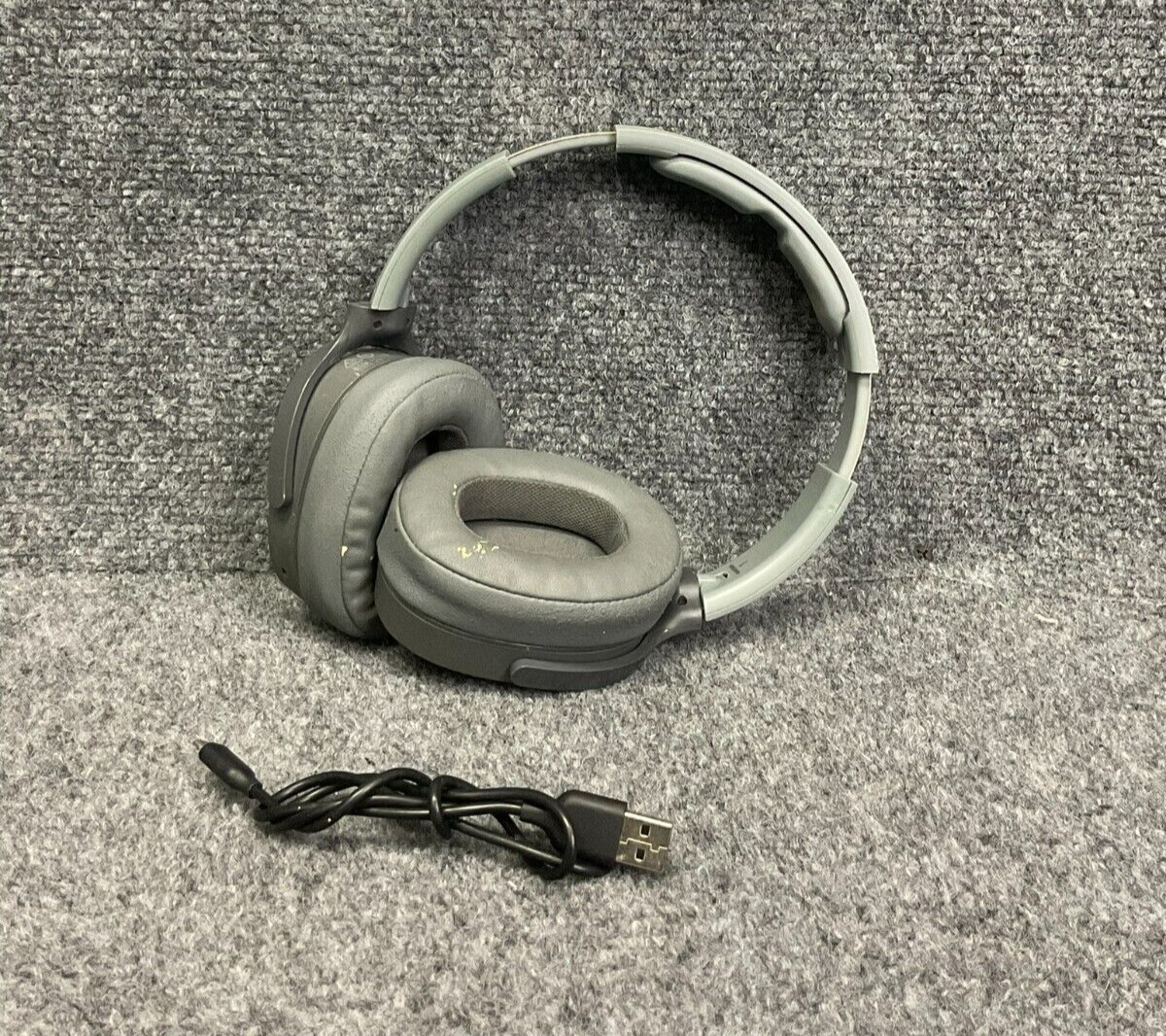Skullcandy Gray Over Ear Headphones Used With Cable