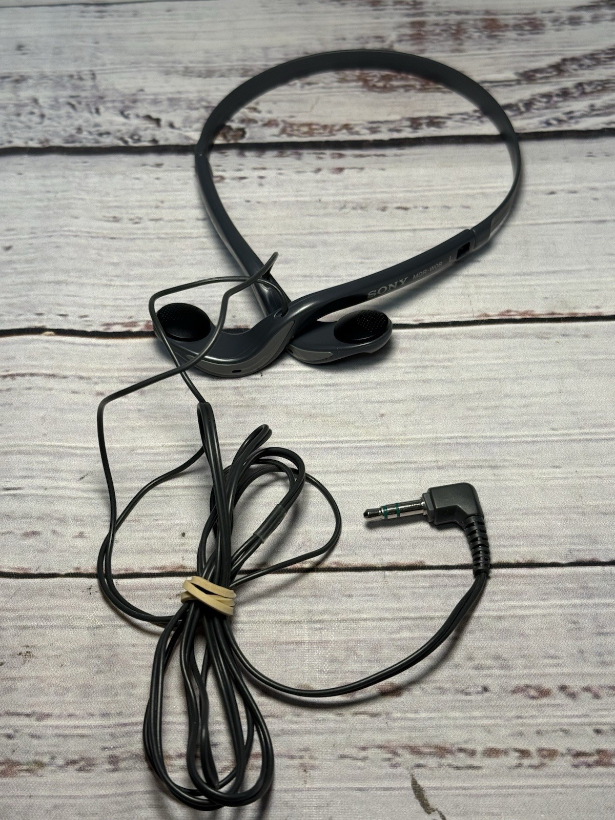 Sony MDR-W08 Portable Lightweight Stereo Headphones – Tested and Working!