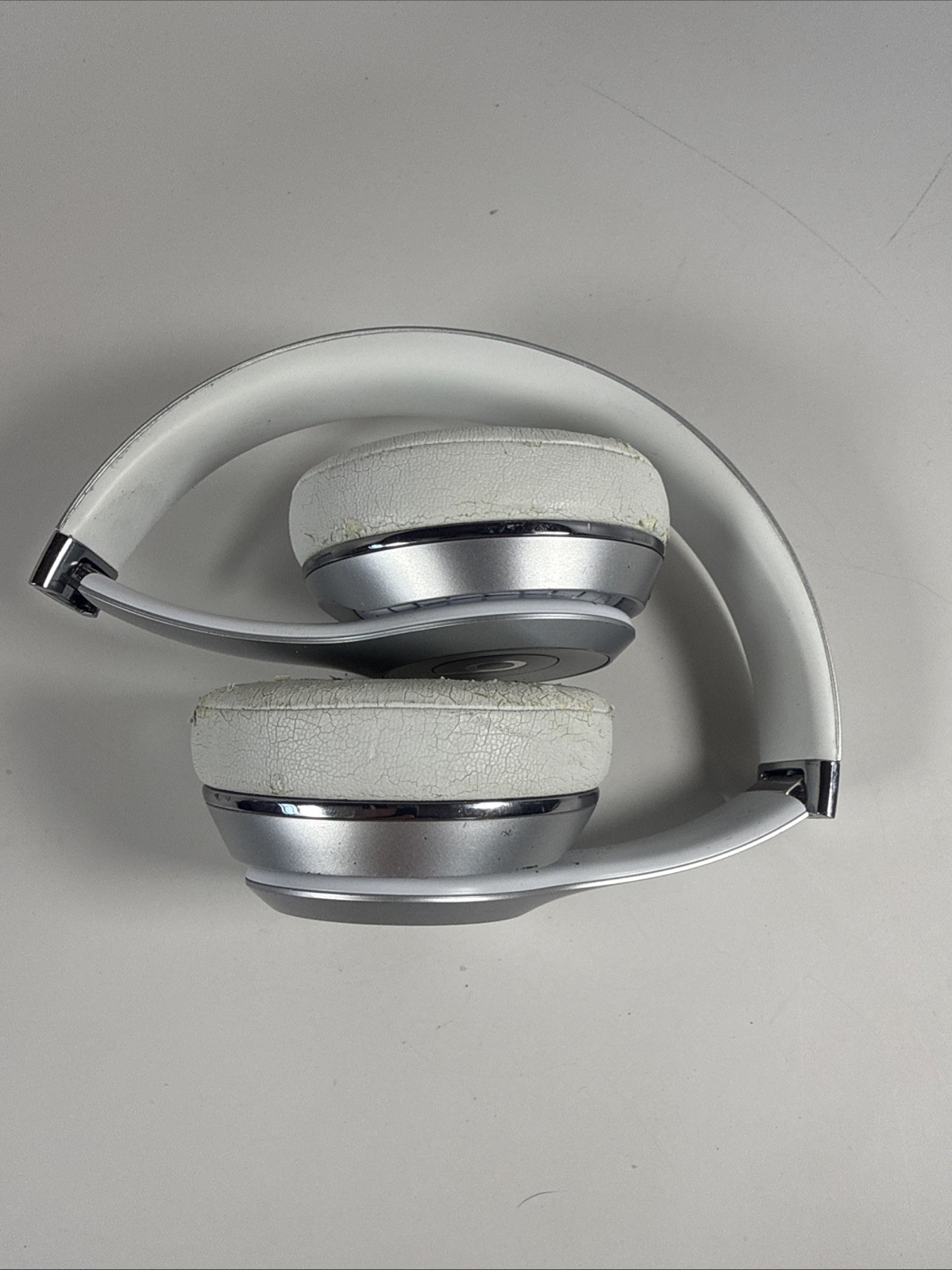 Beats by Dr. Dre Solo3 Wireless Headphones White Silver A1796 With Soft Case