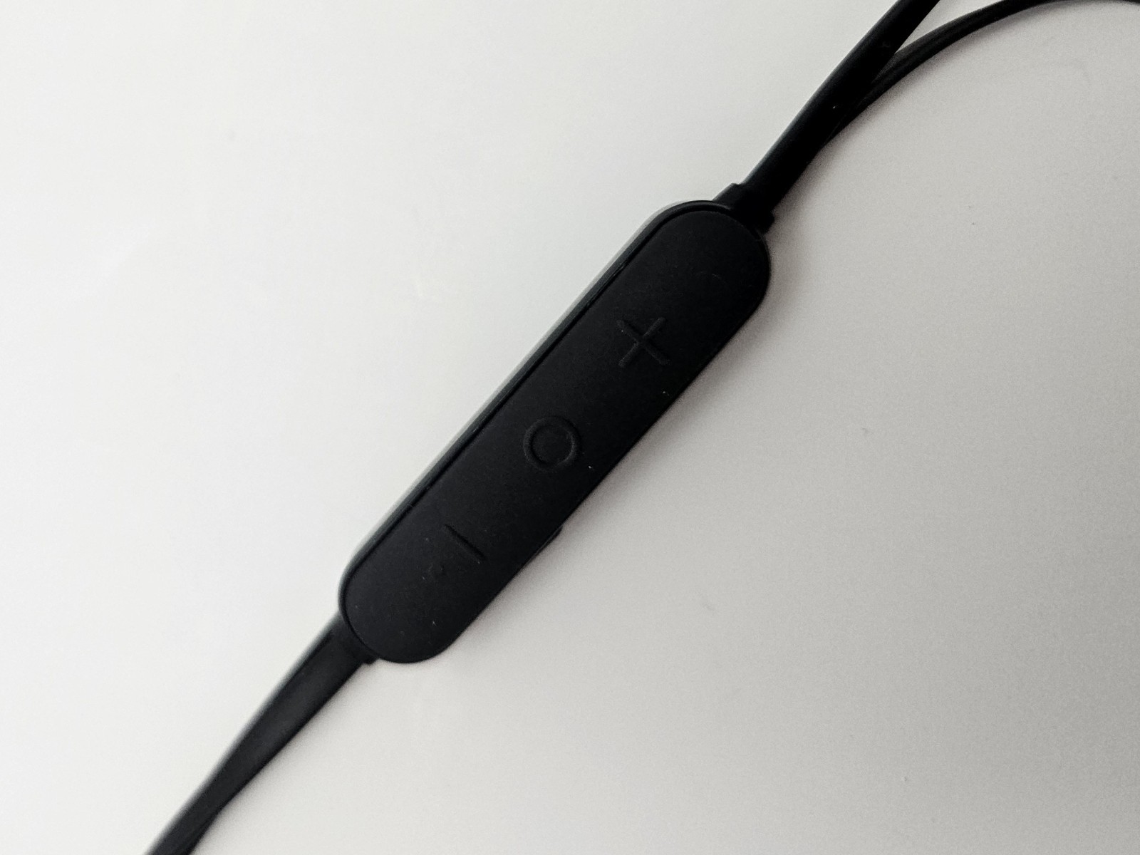 NuForce BE Sport4 BT Sports Earbuds IPX5 Waterproof 10H Playtime Used