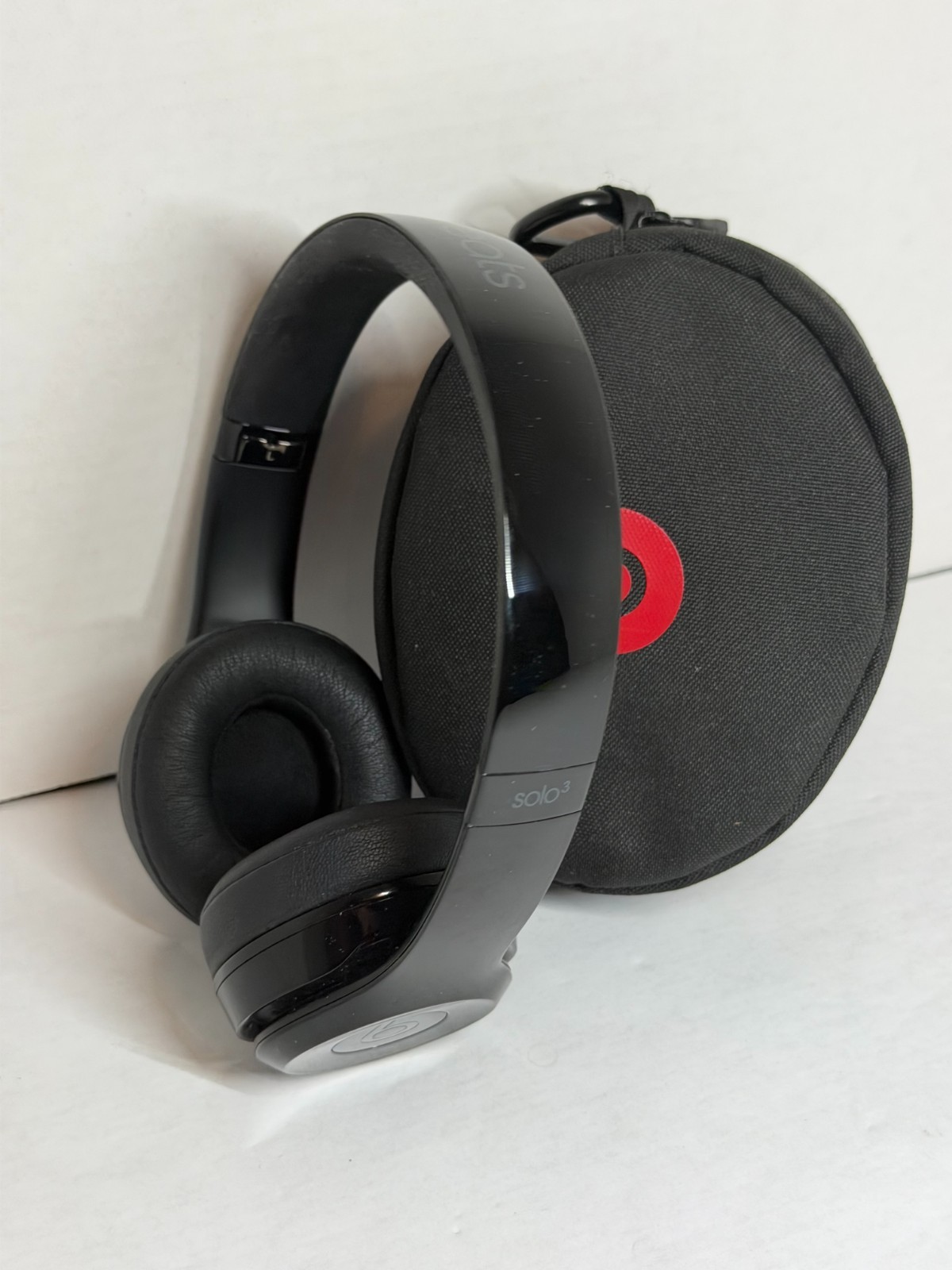 Beats by Dr. Dre Solo3 Over the Ear Headphone – Gloss Black (A1796) B8