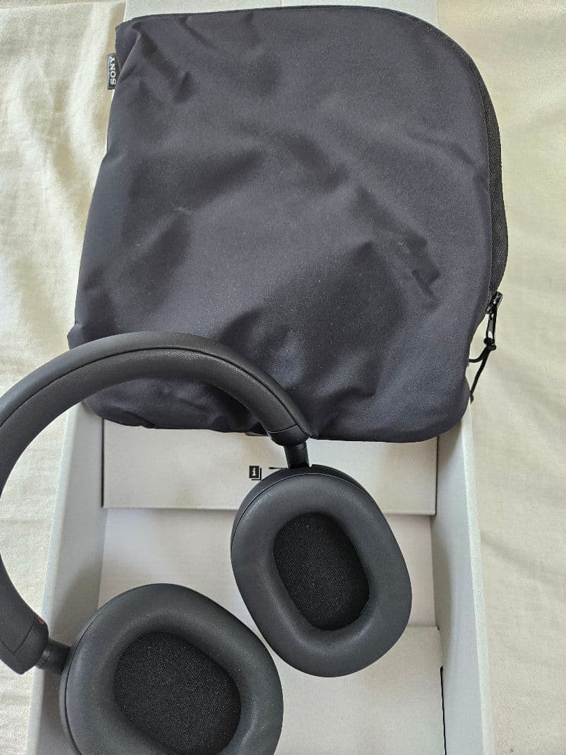 SONY WH 1000XM5SA Soft Case Included Model