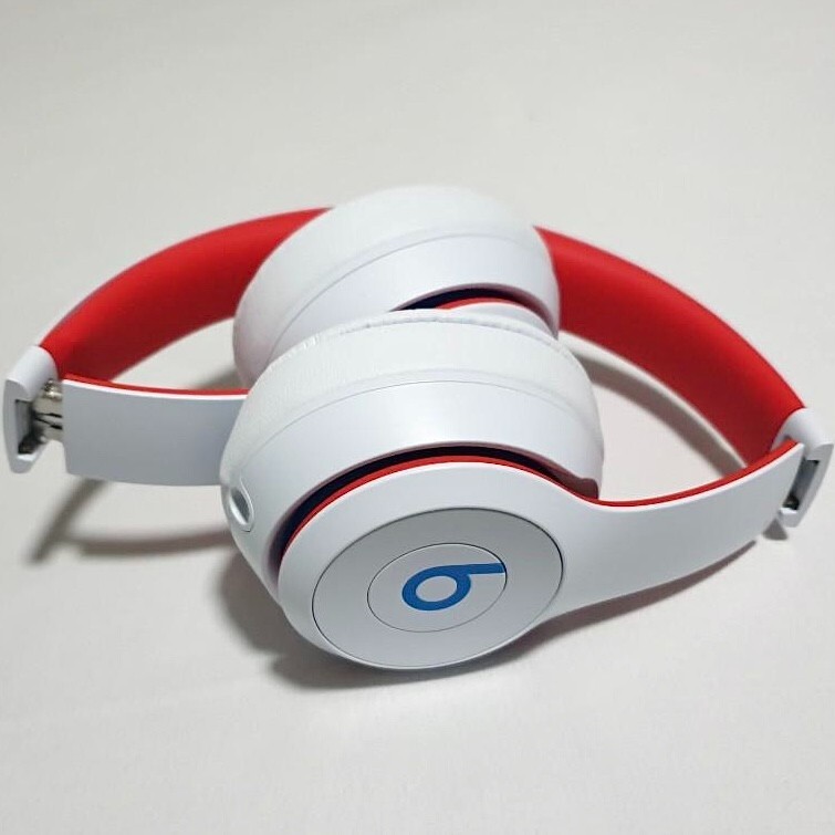 Beats Solo3 Wireless Bluetooth Club Collection Headphones – White – New Sealed