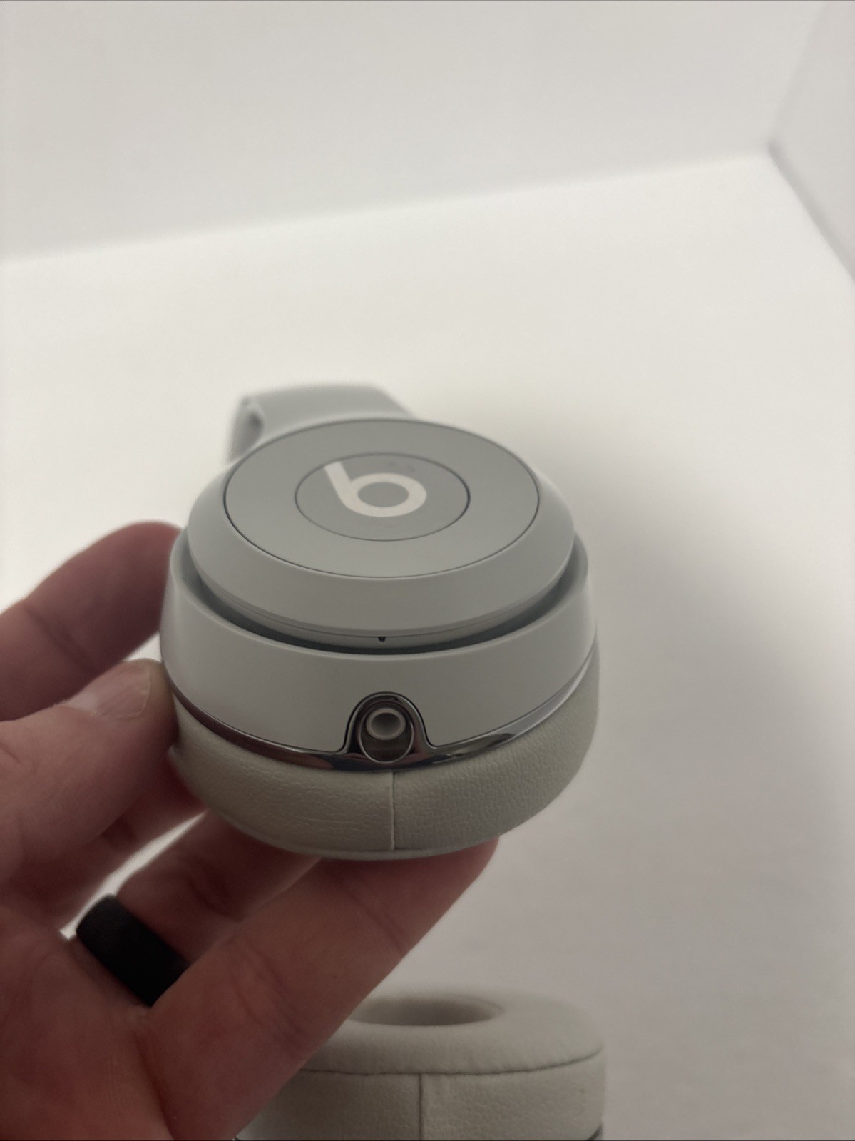 Beats Solo3 Wireless Bluetooth Headphones Matte Silver On-Ear