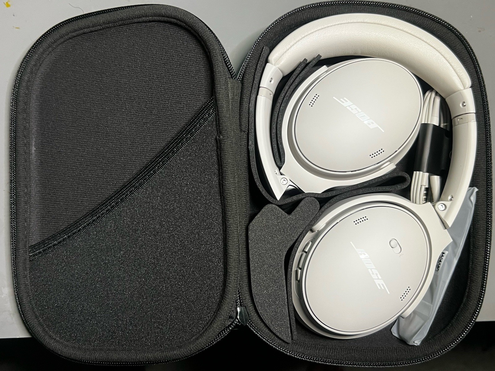 Bose QuietComfort Headphones White Bluetooth Noise Cancelling w/ Case & Box