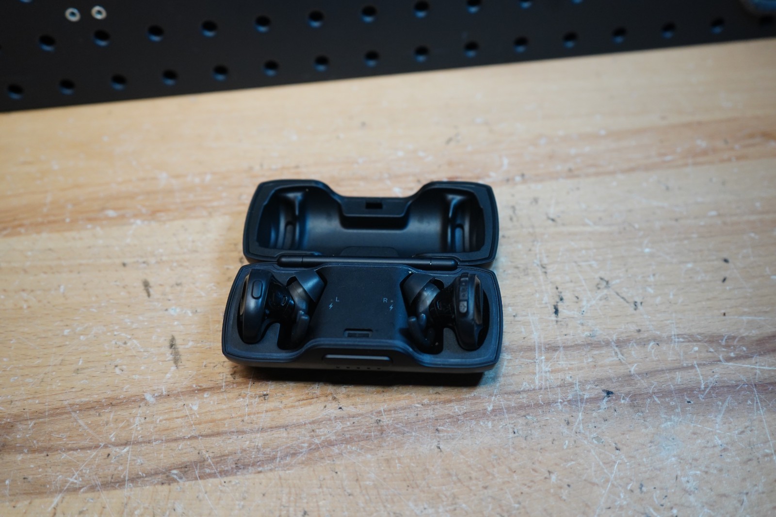 (M) Bose SoundSport Free True Wireless Earbuds w/ Charging Case Black