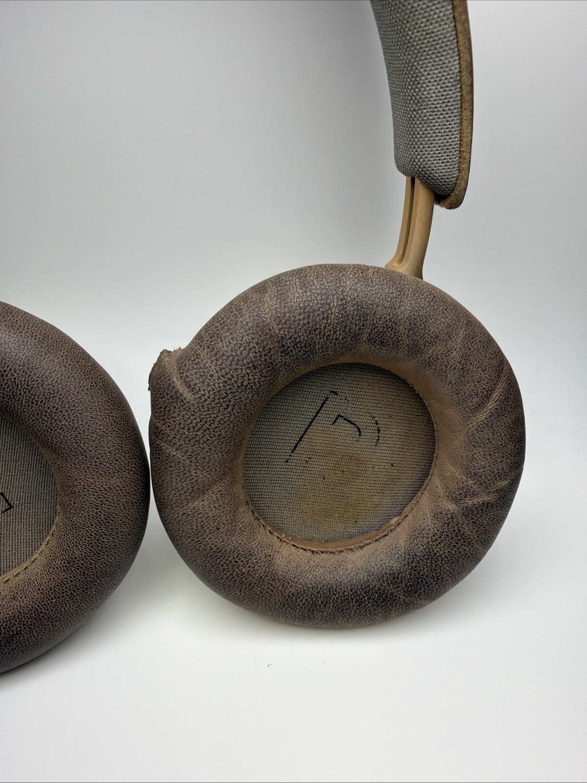 Bang & Olufsen Beoplay H9 Gen III Over the Ear Wireless Bluetooth Headphones