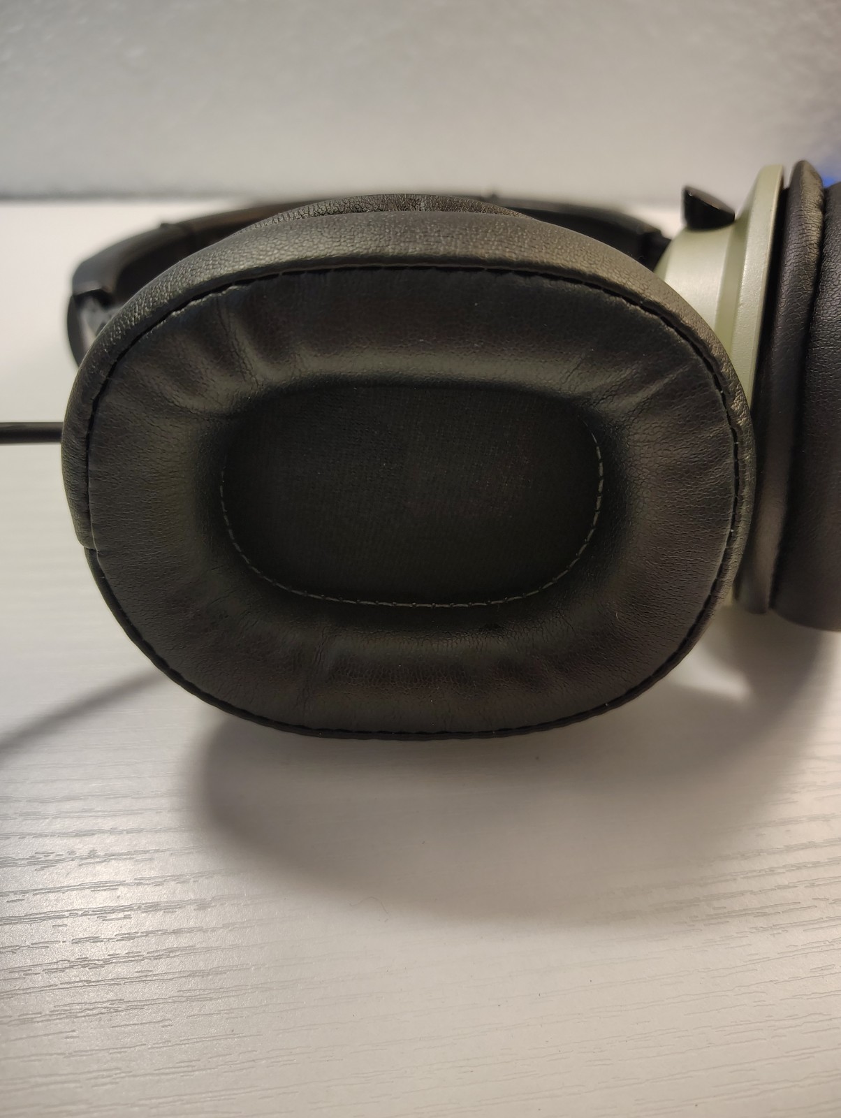 Ultrasone S-Logic HFI-650 Surround Sound Headphones With New Ear Pads