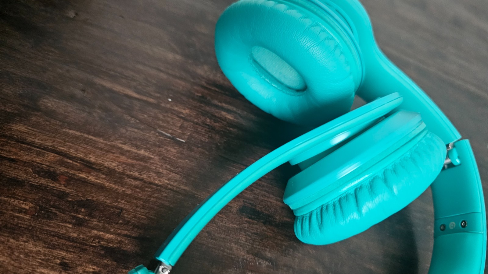 Beats by Dr. Dre Solo HD Headband Headphones – Teal – comes without Jack, Works.