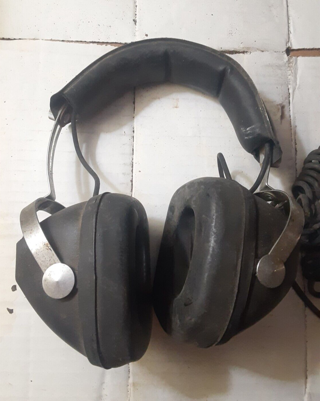 Vintage Stereo Over Ear Studio Headphones Black, 6.35 mm 1/4″ plug,works, *dusty