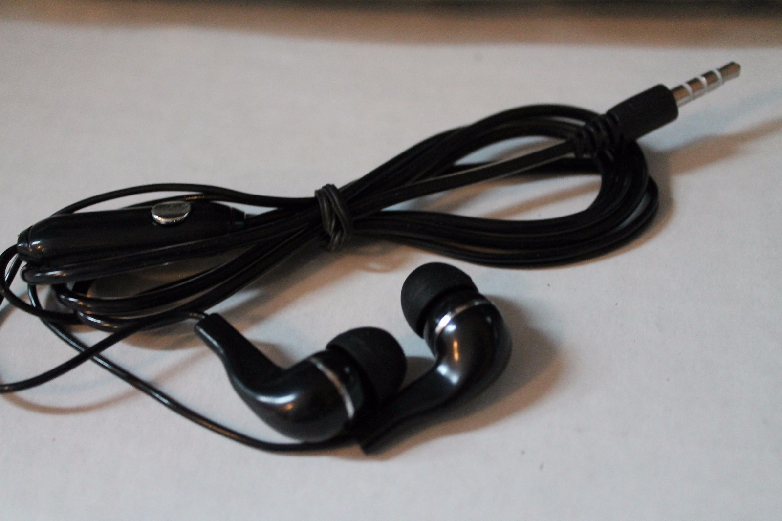 Pack of 5 BLACK/SILVER 3.5mm In Ear Headset Earbuds with Microphone
