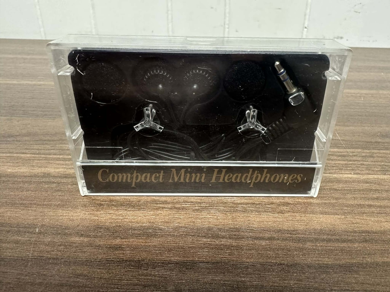 Compact Mini Headphones 20-20,000 Hz 100 dB !kHz 60 mW 18-32 ohm 13.7mm 1E