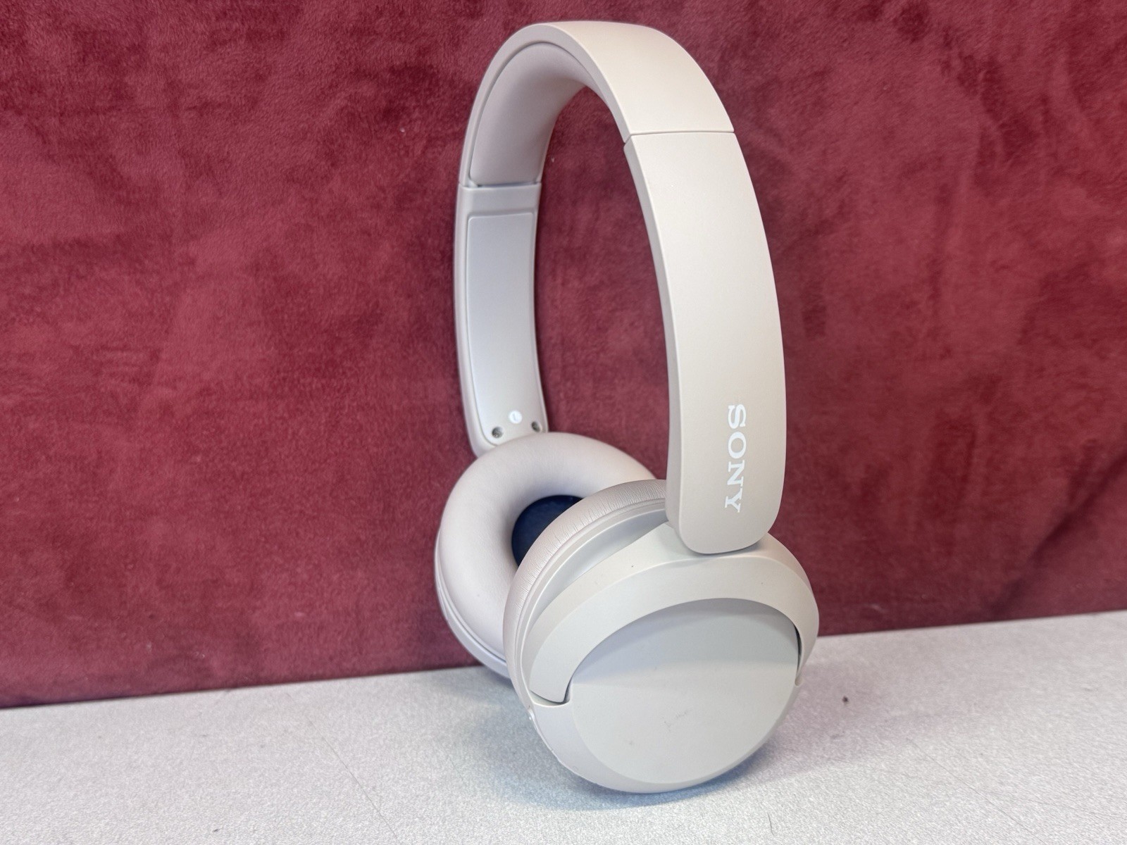 Sony Over Ear Wireless Bluetooth Headphones WHCH520 – BEIGE