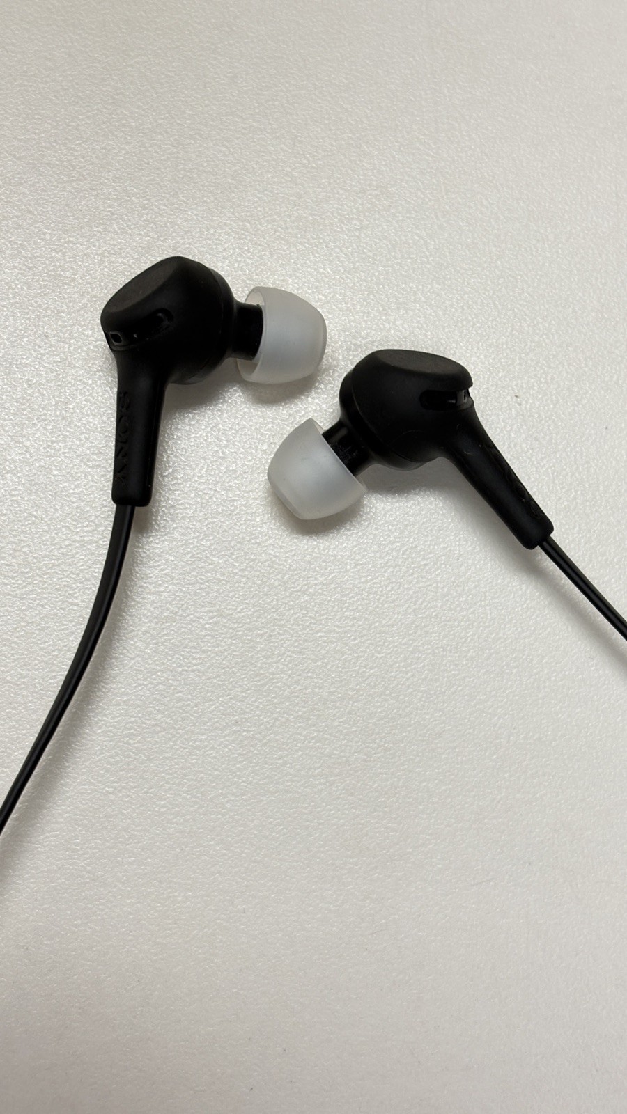 Sony WI-XB400 Extra Bass In Ear Headphones -Black (Not working) FOR PARTS ONLY