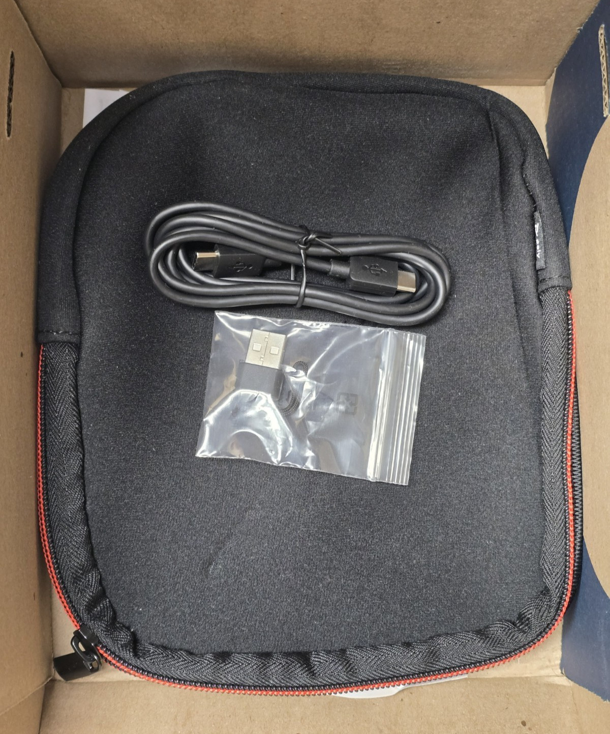 Poly Voyager Focus 2 USB-C-C Headset +USB-C/A Adapter + Charging Stand