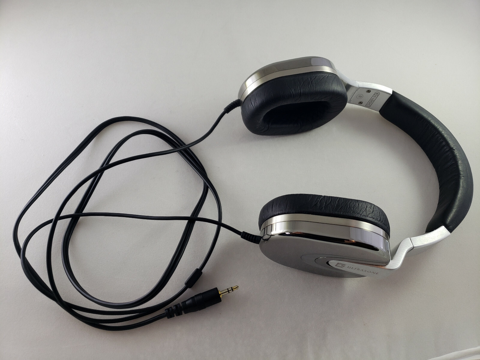 ULTRASONE Edition 8 Ruthenium Headphones – Silver/Black, gorgeous, barely used.