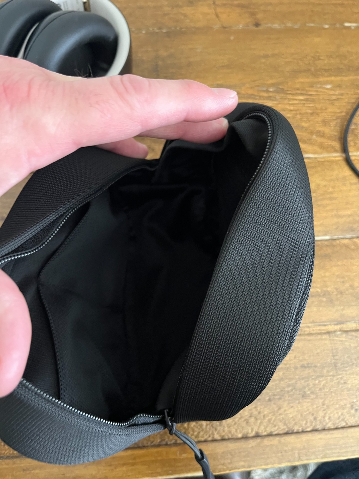 Beats by Dr. Dre Beats Studio Pro Wireless Noise Cancelling Black & Gold w/ Case