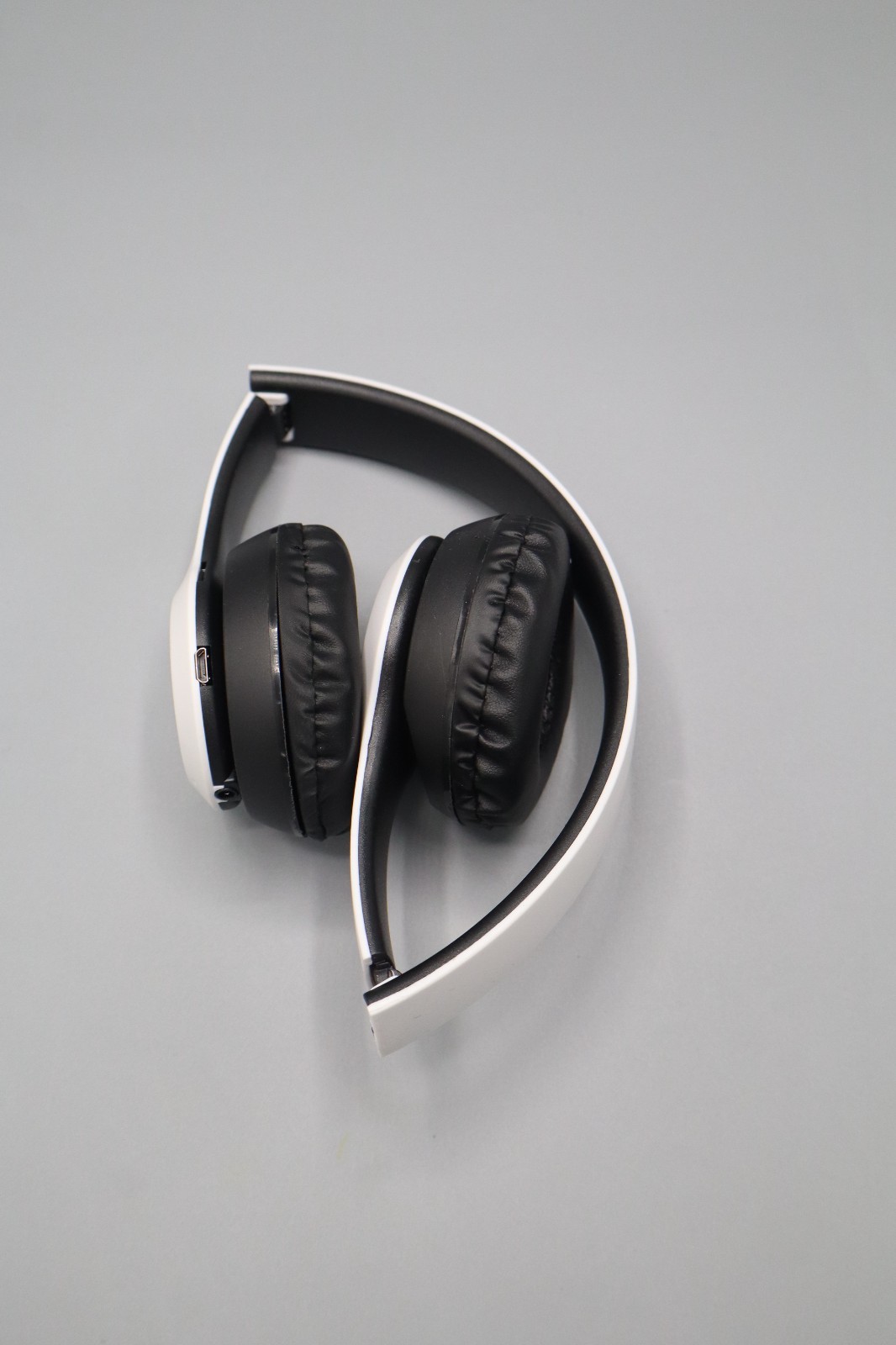 P47 Wireless Headphones Bluetooth 5.0+EDR Foldable Over-Ear with Mic, FM & SD –