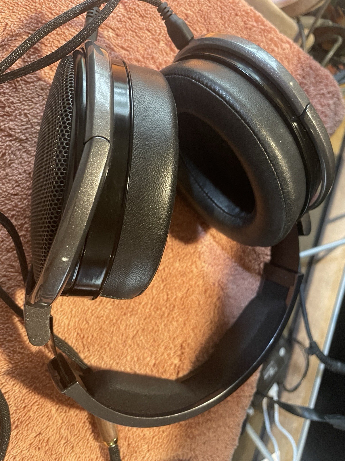 Sennheiser HD650 XLR 4.4mm connection + adaptor / Dekoni Sheepskin Pads / EXC /