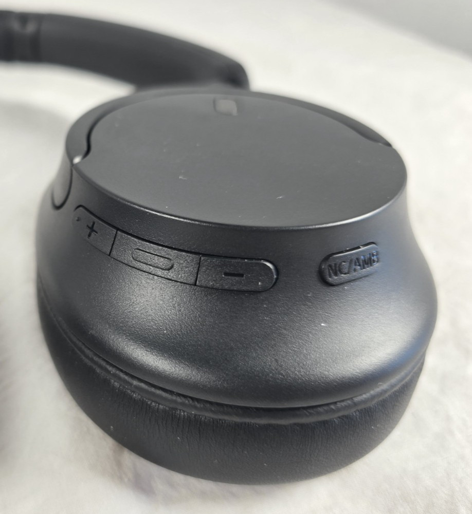 Sony WH-CH720N Wireless Noise Canceling Bluetooth Headphones Black Complete