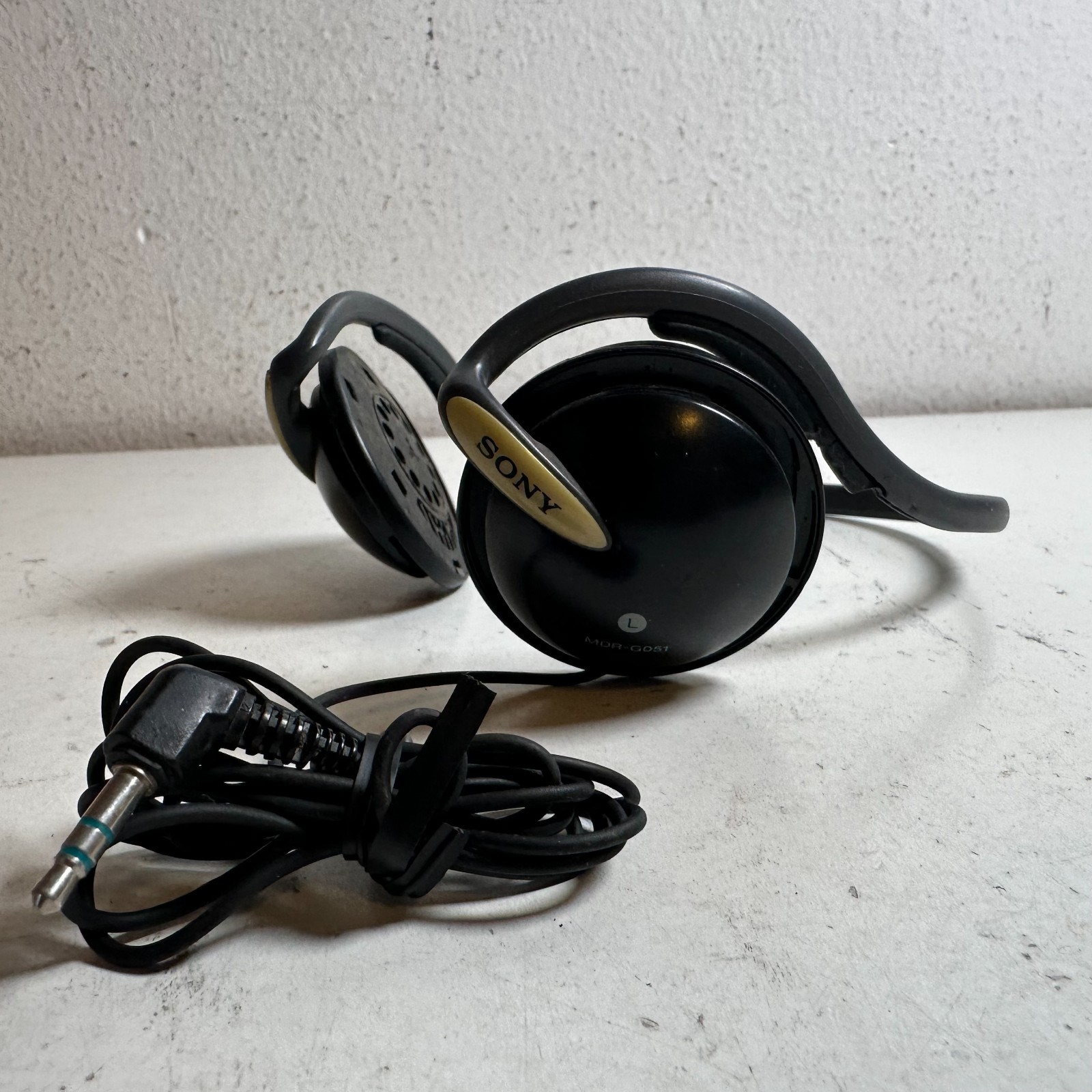 Vintage Sony MDR-G051 Black Wired 3.5mm Jack Compact On-Ear Classic Headphones