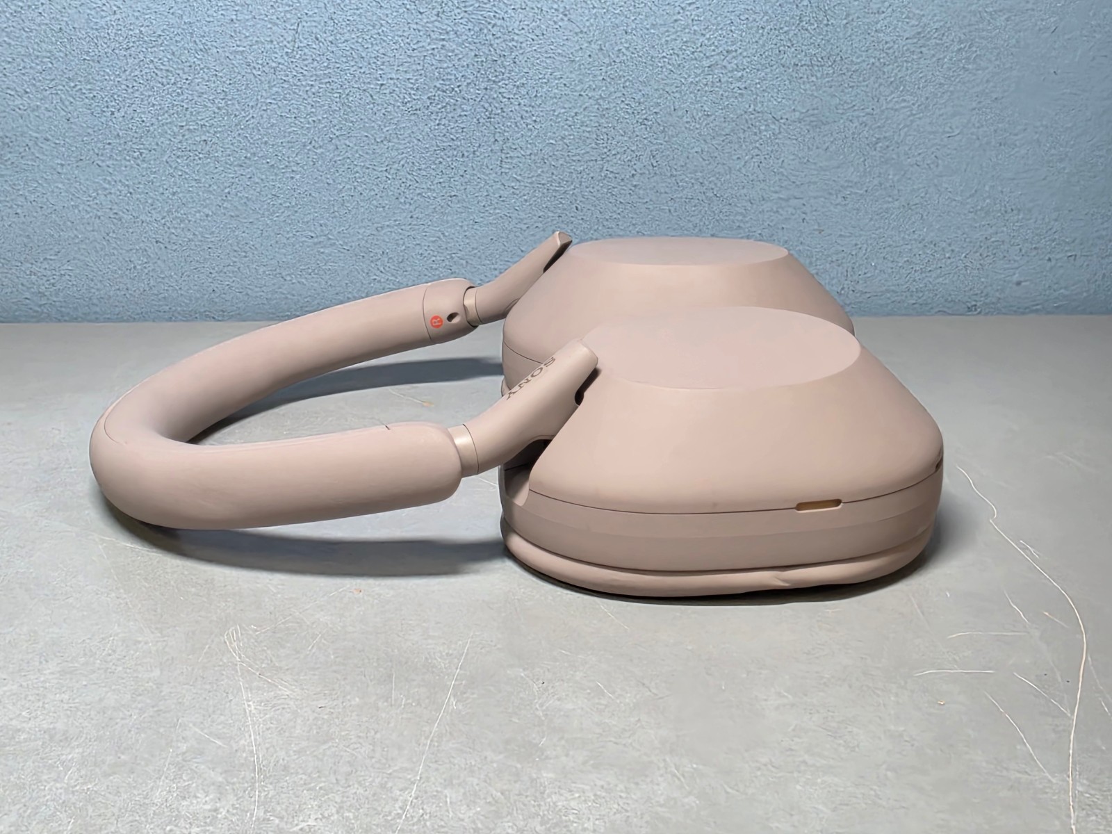 Sony WH-1000XM5 Active Noise-Cancelling Bluetooth Headphones in Smoky Pink!