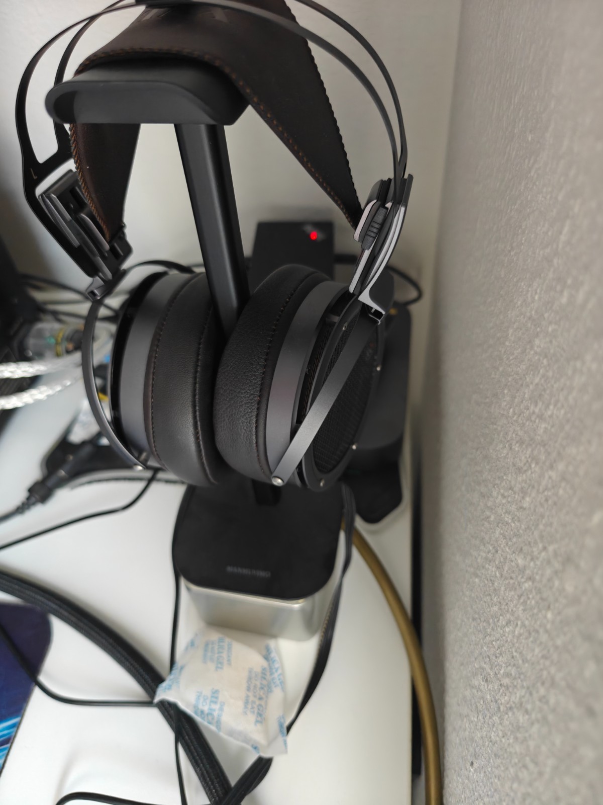stax x9000 headphone and mjolnir audio novem amp combo