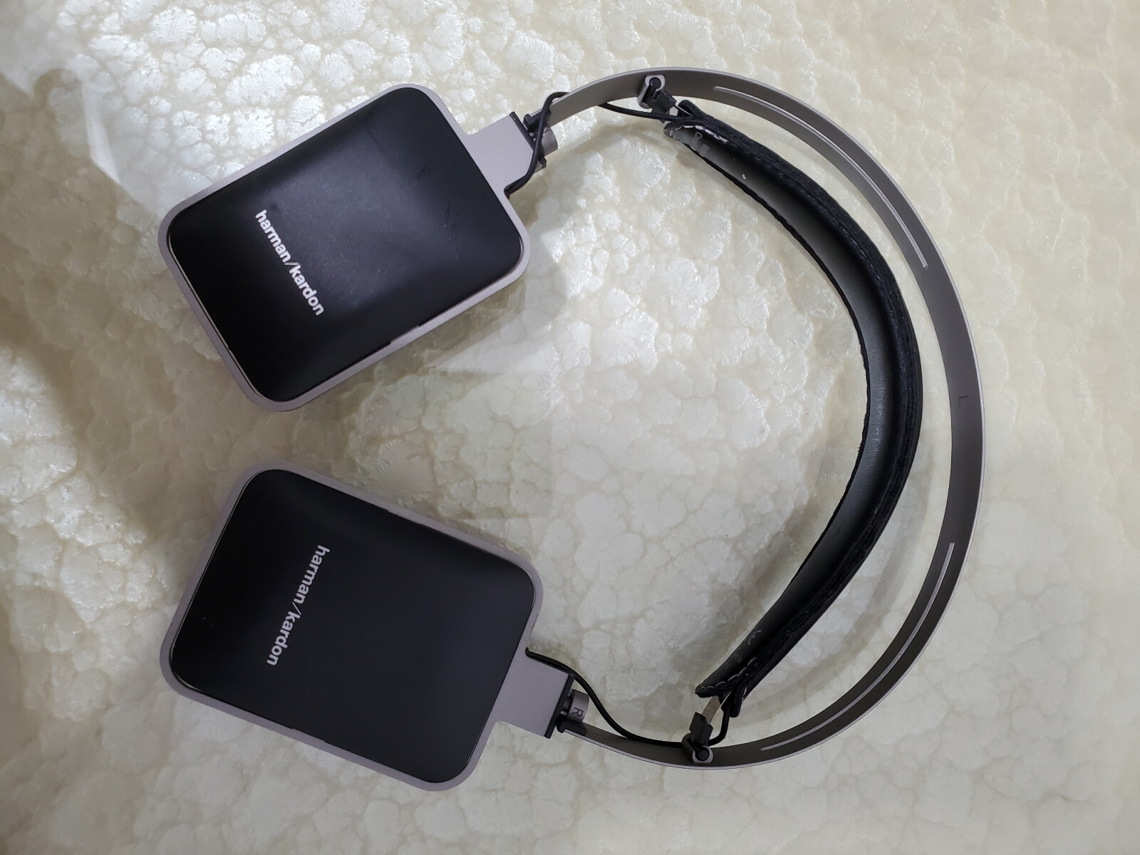 harman/kardon CL Headband Headphones Silver/Black Just Headphones Nothing Else