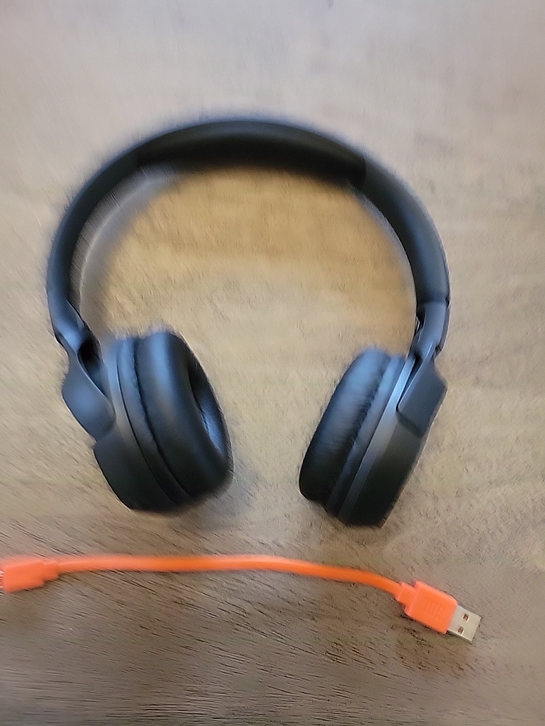 JBL TUNE500BT On-Ear Headphones Black Headband Ear-Cup **Charger INCLUDED
