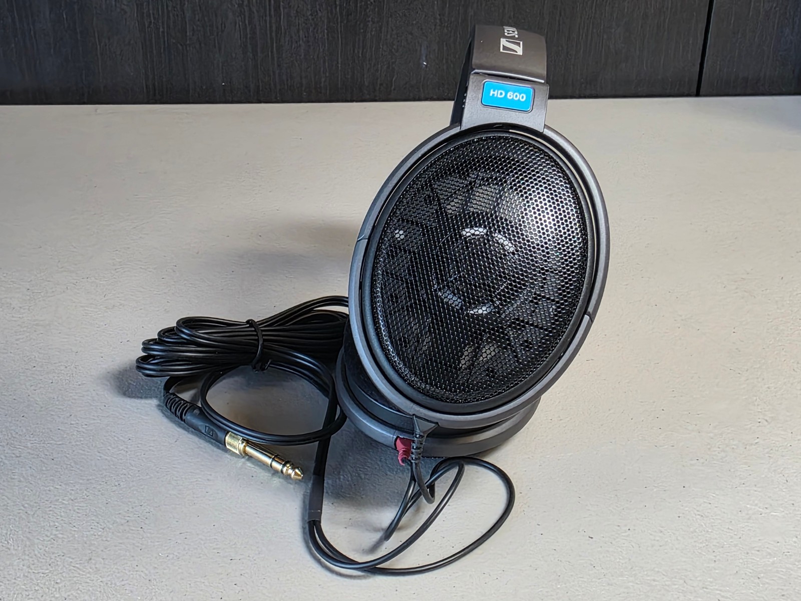 Sennheiser HD 600 Hi-Res Wired Headphones -Over Ear, Open Back, 1/4″ & 3.5mm