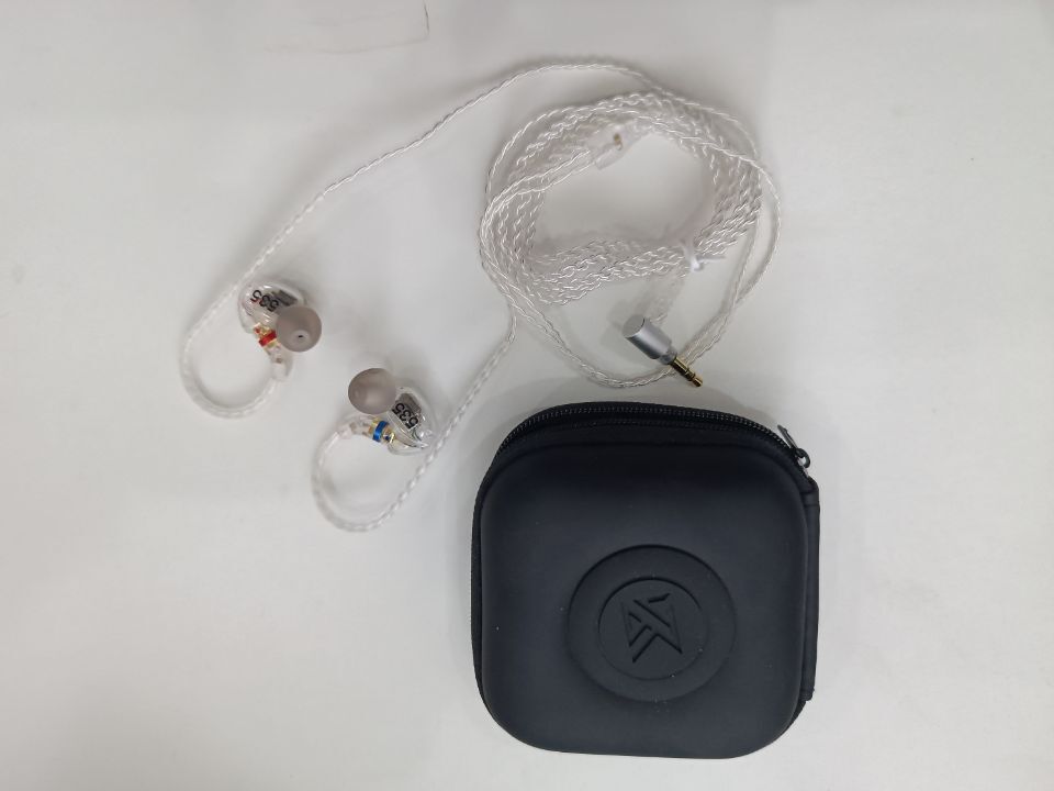 Shure SE535 Earphone with Microphone Stereo Isolated Monitor Upgrade Cable IEMs