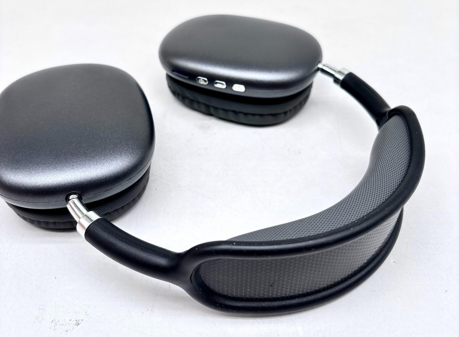 P9 Pro Max Over The Ear Wireless Bluetooth Headphones Silver Pre-Owned