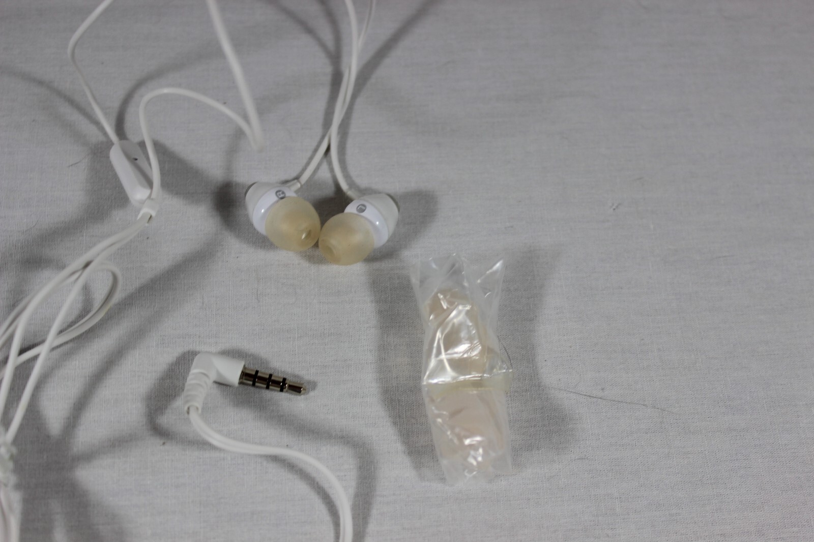 NEW GENUINE SONY MDR-EX14AP WHITE EARBUD HEADPHONES MDREX14AP MICROPHONE HEADSET