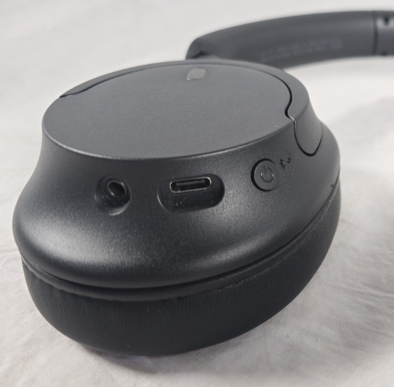Sony WH-CH720N Wireless Noise Canceling Bluetooth Headphones Black Complete