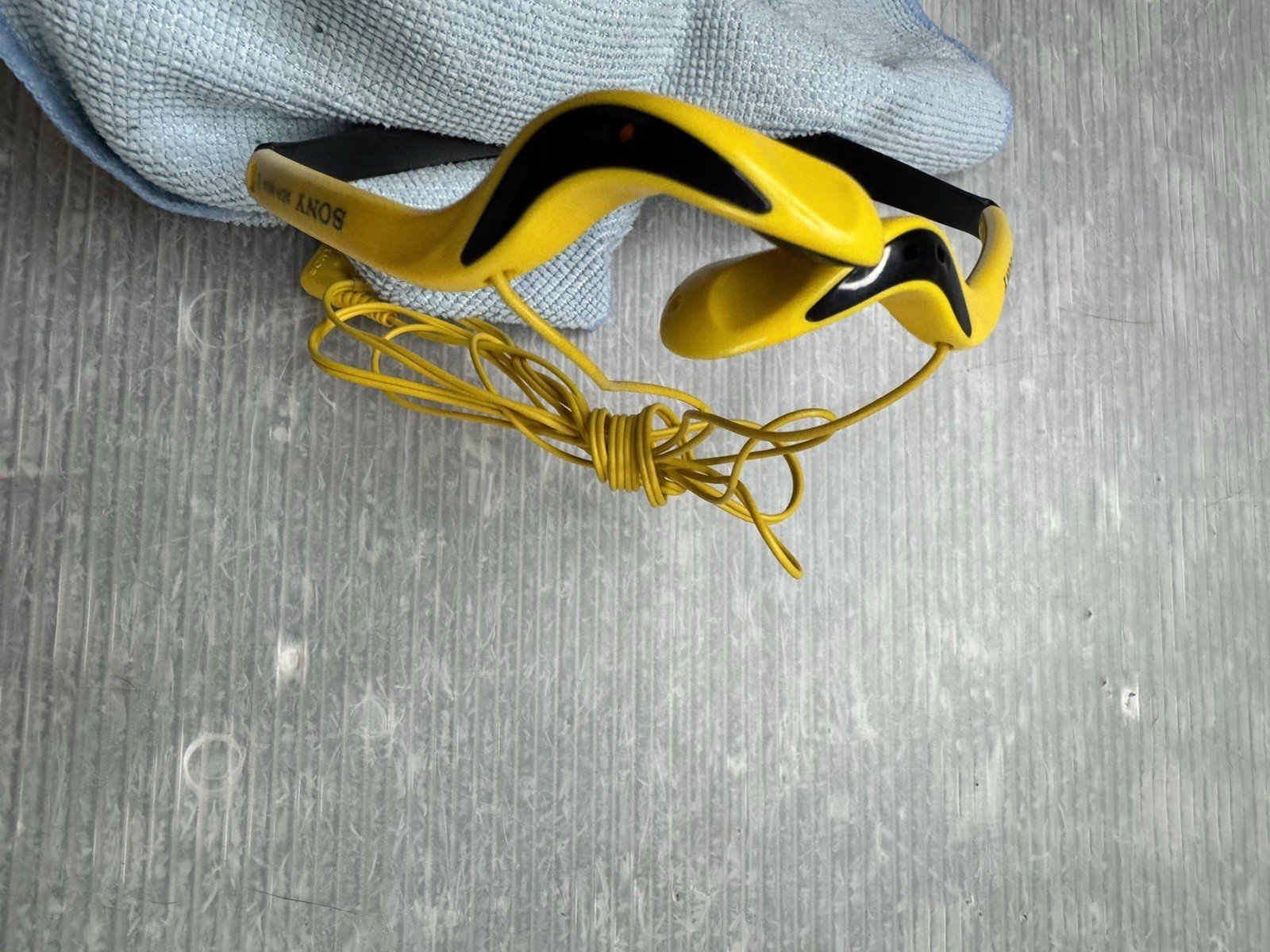 SONY MDR-W014 yellow Sports Walkman Stereo Headphones 3.5mm Jack