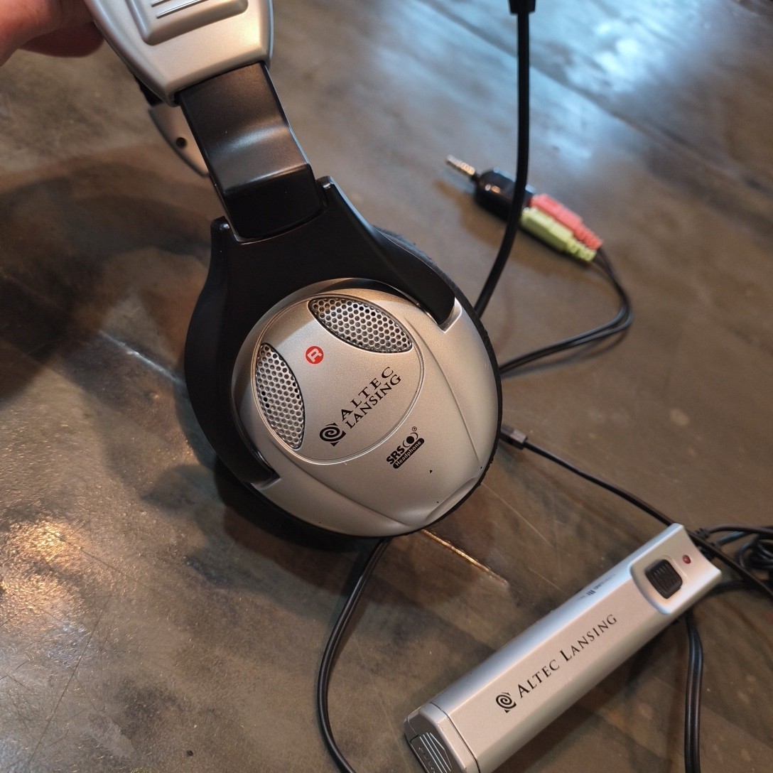 Altec Lansing AHS602i Retro Gaming Headset – Silver/Black – 2005