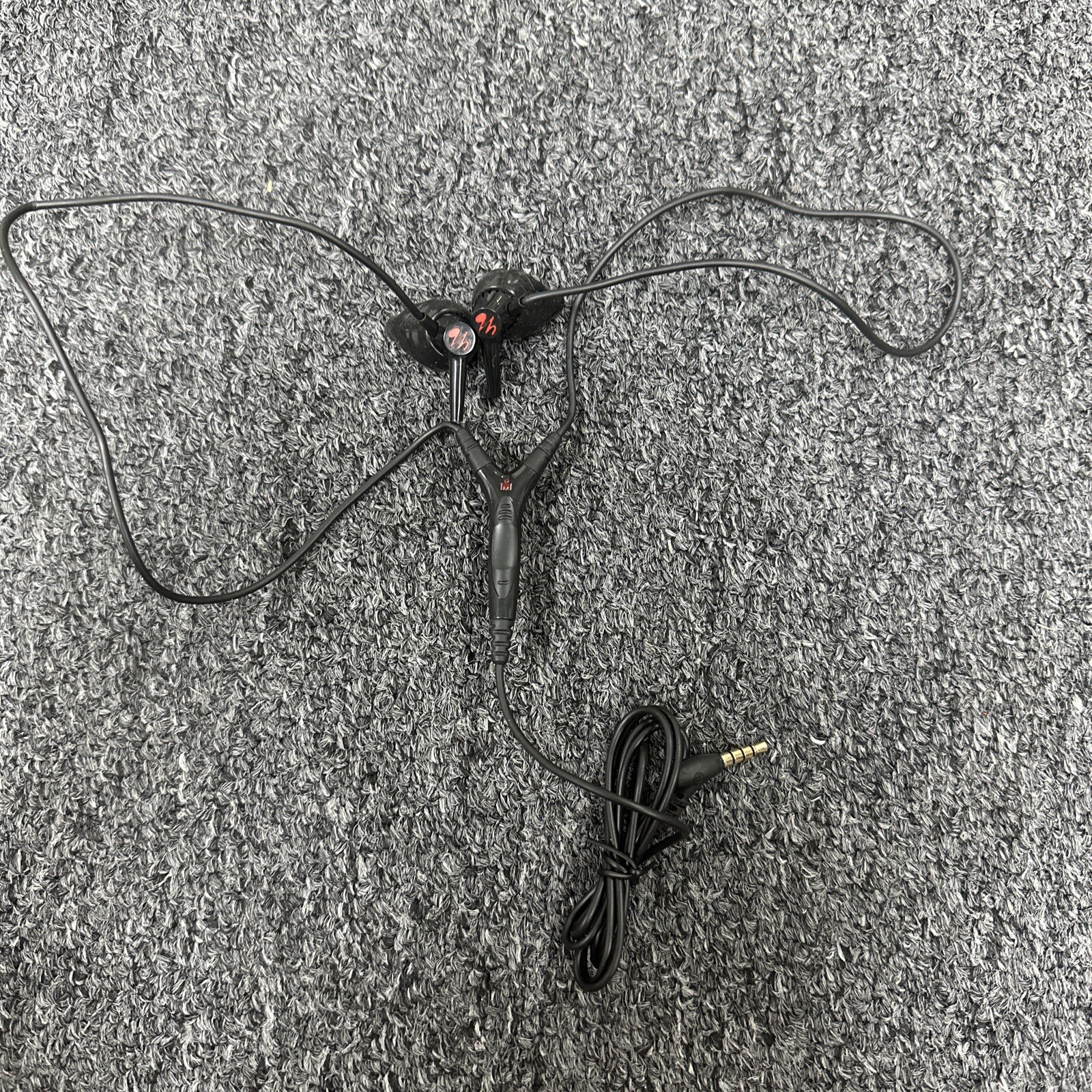 yurbuds Focus 400 Ironman Series Sweat Proof Sport Earphone – READ DESCRIPTION