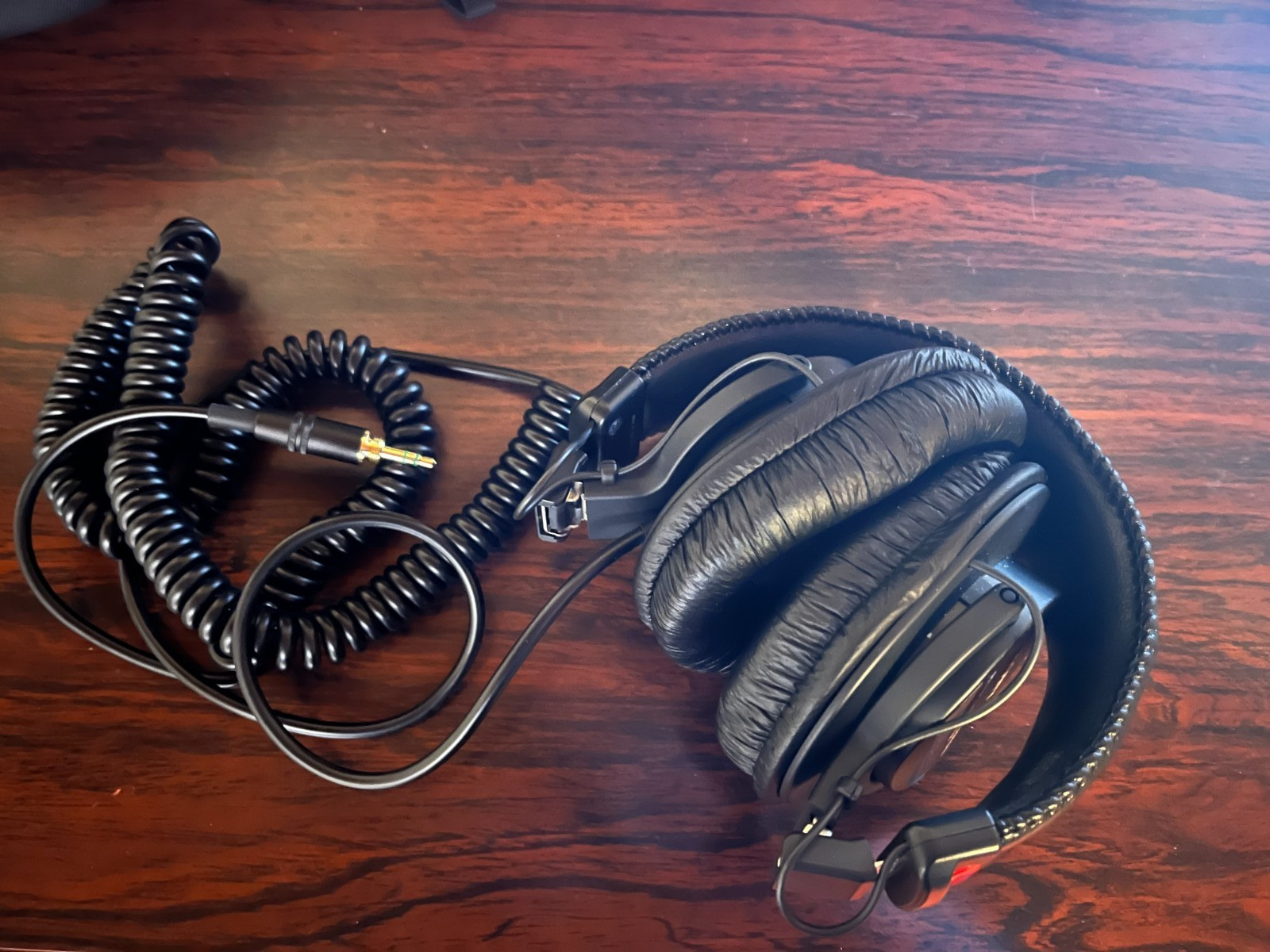 Sony MDR-7506 Professional Large Diaphragm Headphones + Case – Free Shipping