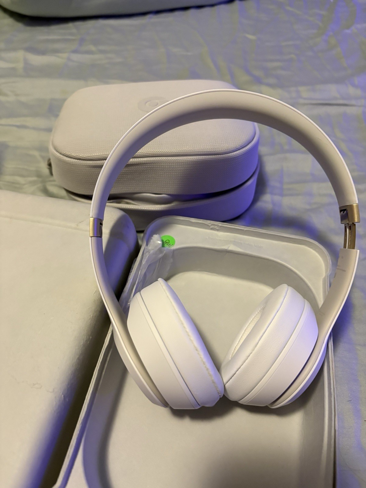 Beats by Dr. Dre Over-Ear Headphones White Gold Headband Double Ear-Cup