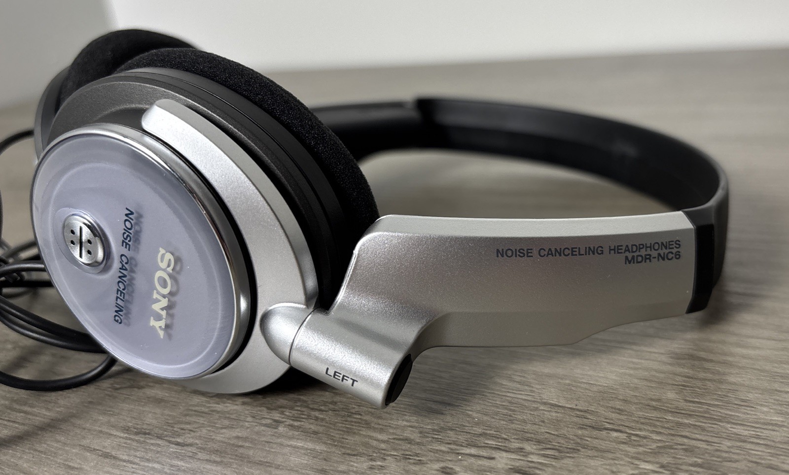 Sony MDR-NC6 Headband Headphones – Silver – Tested – Working w/bag ?