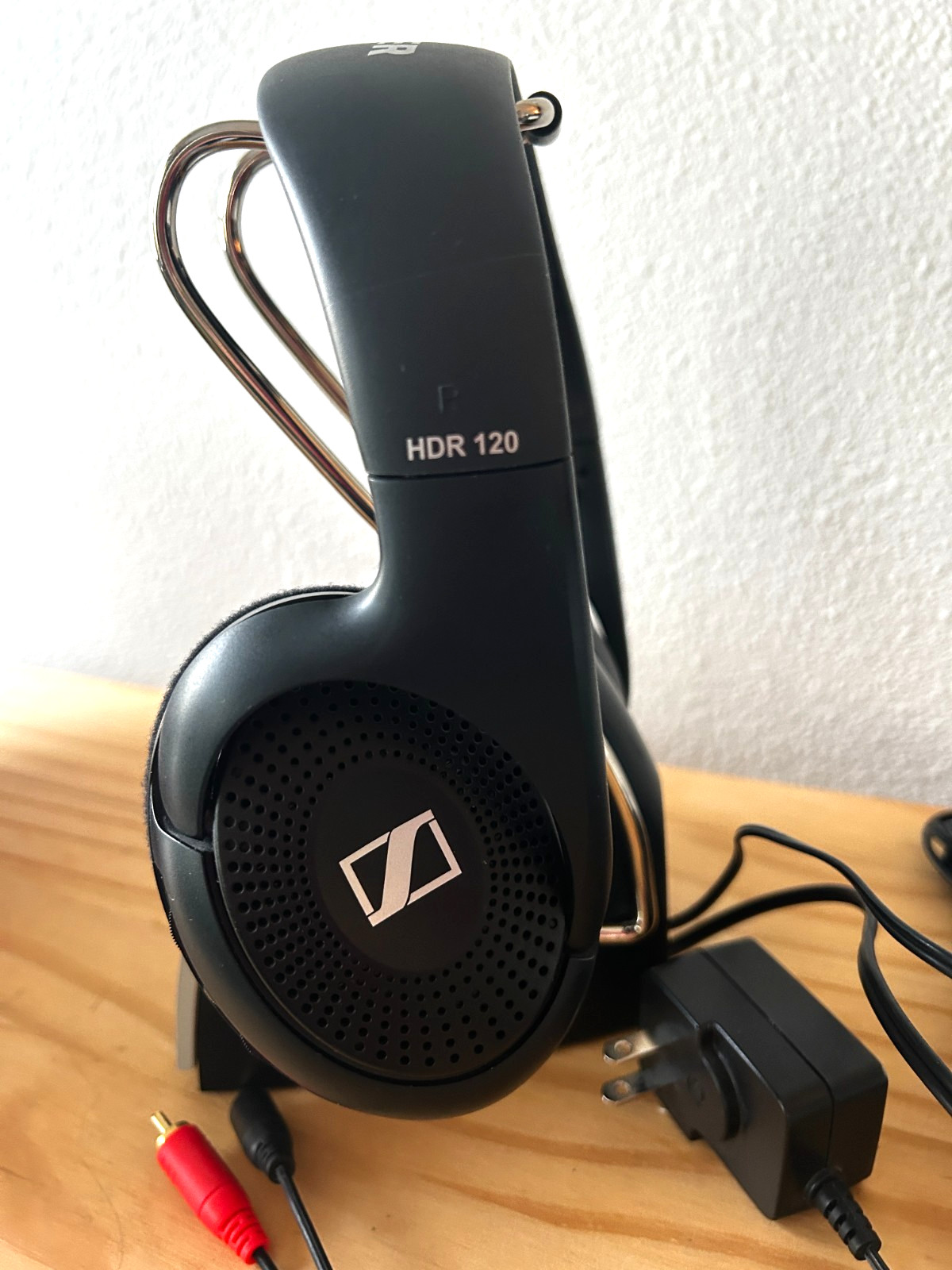 Sennheiser RS 120 Wireless Headphones System w/ Dock HDR 120 On-Ear, Cords