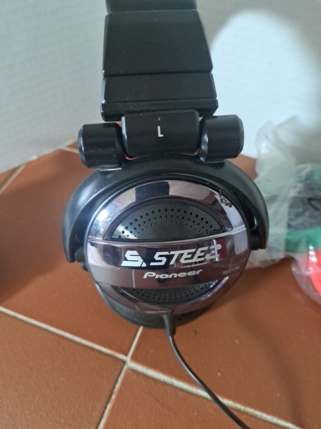 Pioneer STEEZ Headphones SE-D10M Over the Ear Working. Has Cosmetic Damage