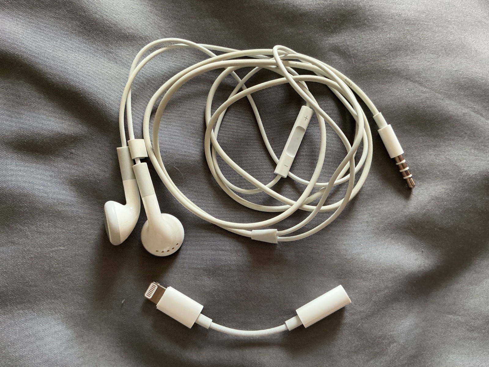 Apple iPhone Stereo Headset Mic + Lightning to 3.5mm Adapter Earbuds White EXC
