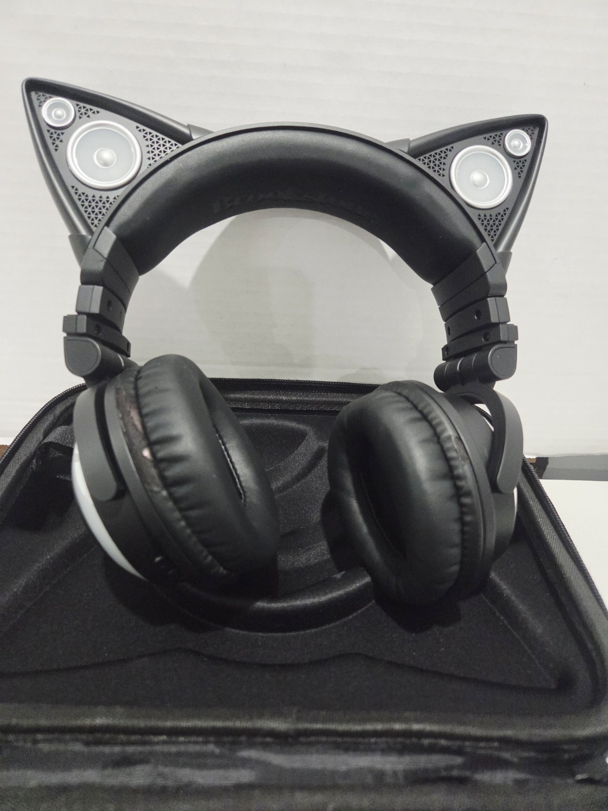 Brookstone Headphone Wireless Cat Ear Headphones AR102A4BKA Bluetooth WORKS