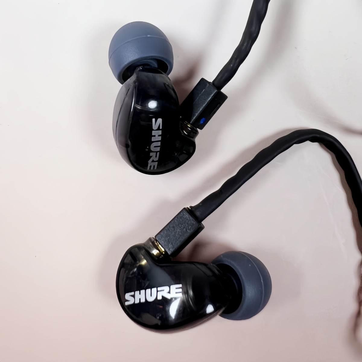 Shure SE215 Sound Isolating In-Ear Headphones 3.5mm wired Earphones Black/Clear