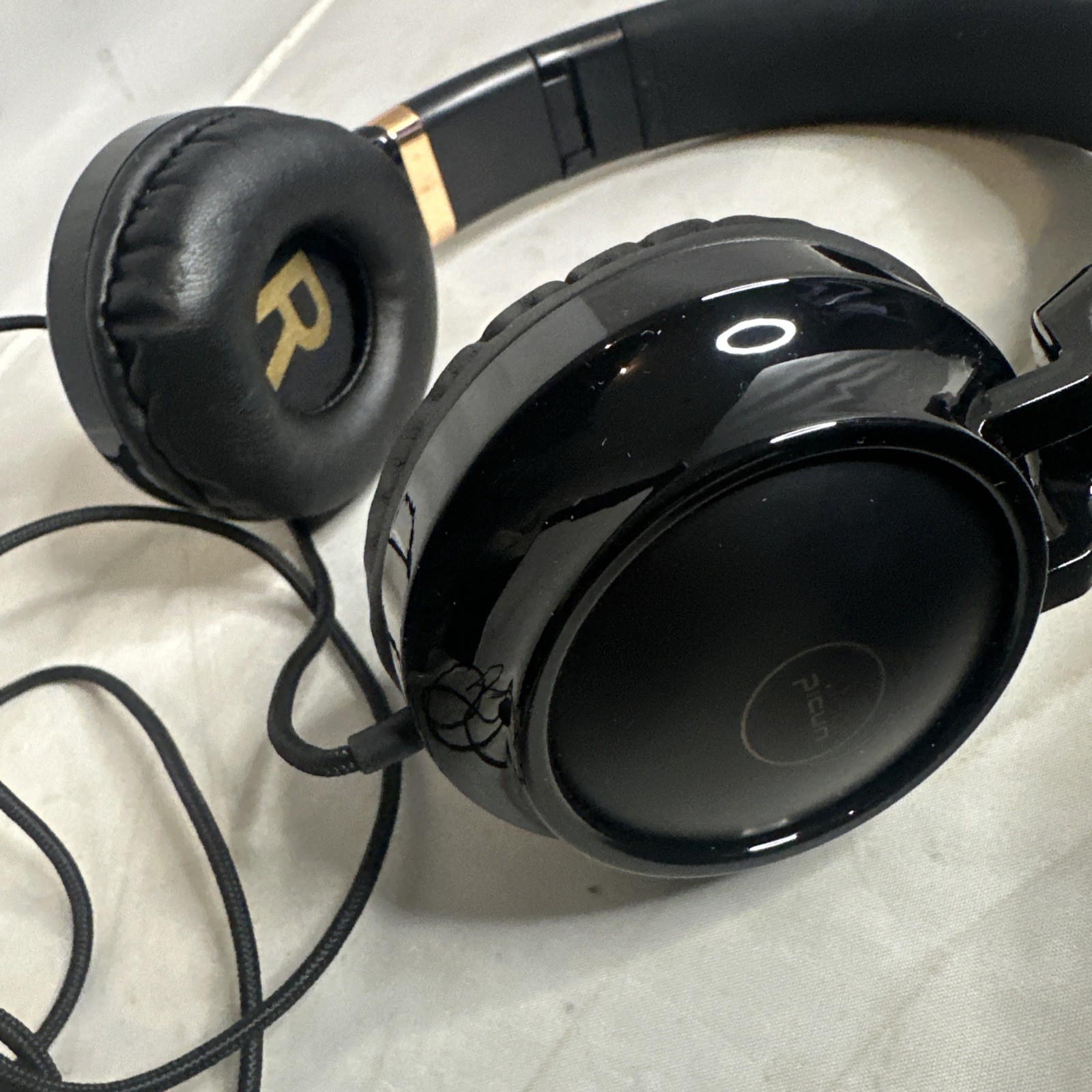 Picun C60 Wired On-Ear Headphones with Mic & Volume Control Noise Isolating