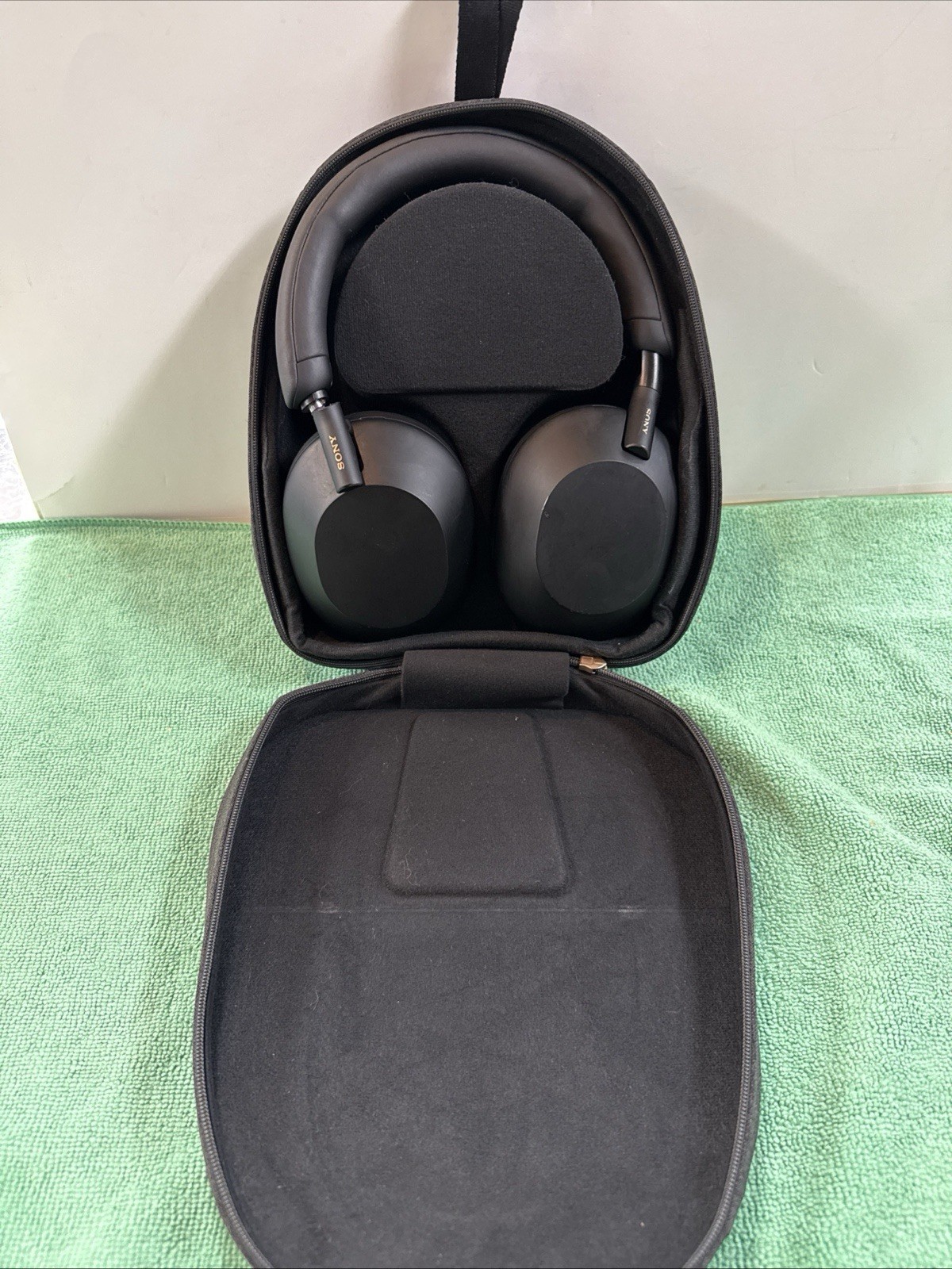 Sony WH-1000XM5 Bluetooth Wireless Noise Canceling Headphones – Broken Hinge